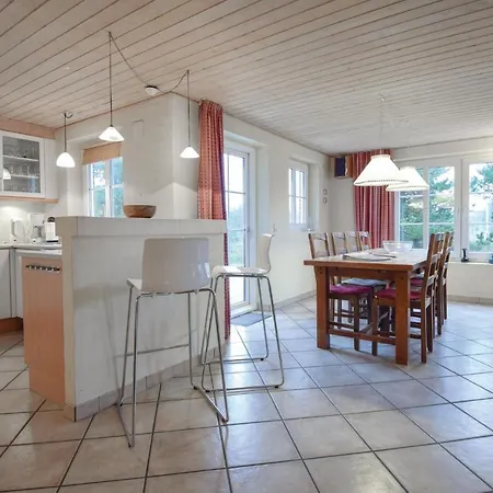 Сasa de vacaciones 5 Bedroom Lovely In